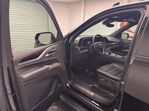 Used 2021 Cadillac Escalade Sport w/ LPO, Illumination Package image 5