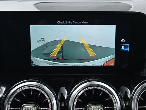 Used 2022 Mercedes-Benz GLB 250 4MATIC w/ Premium Package Lite image 31