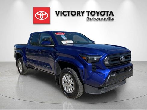 Used 2025 Toyota Tacoma SR5 AWD/4WD image 5