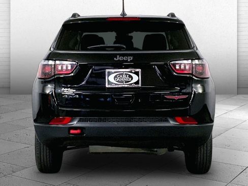 Used 2022 Jeep Compass Trailhawk AWD/4WD image 3