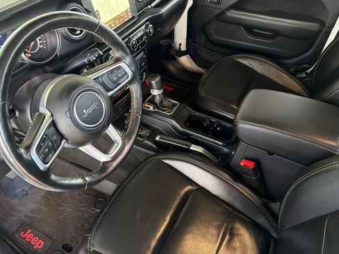 Used 2020 Jeep Gladiator Overland AWD/4WD image 11