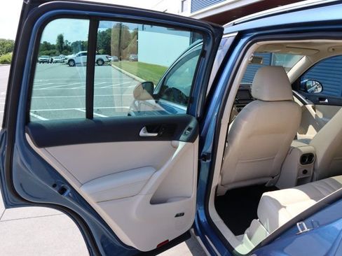 Used 2017 Volkswagen Tiguan SEL AWD/4WD image 18