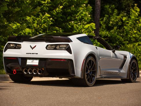 Used 2018 Chevrolet Corvette Z06 w/ Carbon 65 Edition RWD image 17