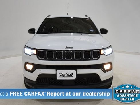 Used 2023 Jeep Compass Latitude image 2