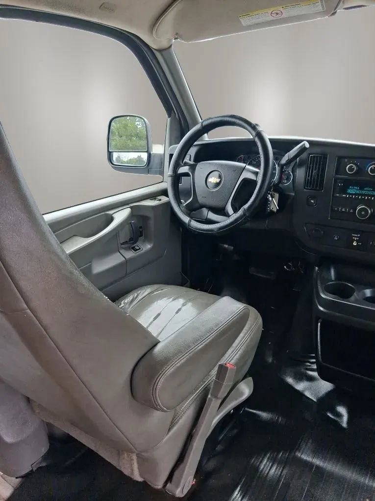 Used 2015 Chevrolet Express 2500 RWD image 33