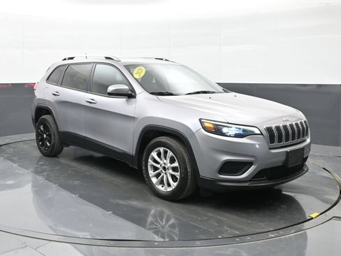 Used 2020 Jeep Cherokee Latitude w/ Cold Weather Group FWD image 6