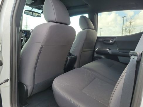 Used 2017 Toyota Tacoma TRD Off-Road w/ Premium & Technology Package image 12