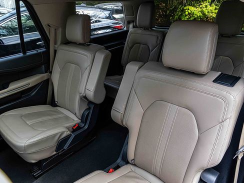 Used 2023 Ford Expedition Limited image 24