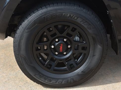 Used 2021 Toyota 4Runner Venture w/ Moonroof Package AWD/4WD image 9