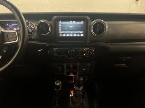 Used 2021 Jeep Wrangler Unlimited Sahara w/ LED Lighting Group AWD/4WD image 18