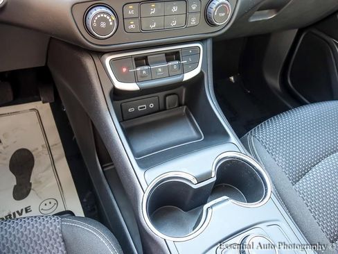 Used 2024 GMC Terrain SLE w/ Elevation Edition FWD image 19