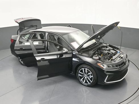 Used 2025 Volkswagen Jetta SE FWD image 67