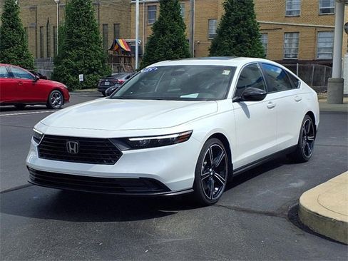 Used 2025 Honda Accord Sport image 7