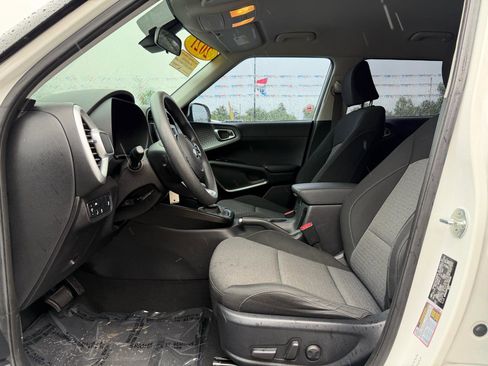 Used 2021 Kia Soul S FWD image 14