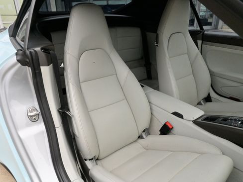 Used 2015 Porsche 911 Turbo image 41