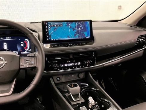 Used 2025 Nissan Rogue SL w/ Tech Package AWD/4WD image 7