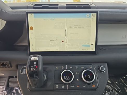 Used 2025 Land Rover Defender 110 S image 17