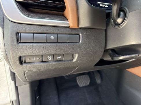 Used 2024 Nissan Rogue Platinum image 37