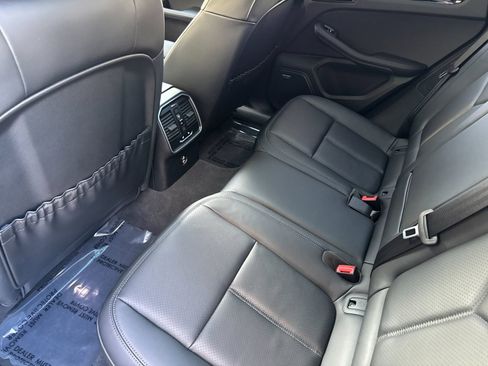 Certified 2025 Porsche Macan image 14