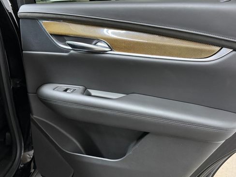 Used 2019 Cadillac XT5 Platinum AWD/4WD image 43