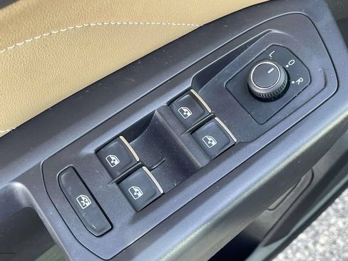 Certified 2021 Volkswagen Atlas Cross Sport SE w/ Panoramic Sunroof Package FWD image 21