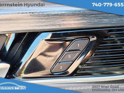 Used 2023 Jeep Wagoneer L Series III w/ Premium Group I AWD/4WD image 14