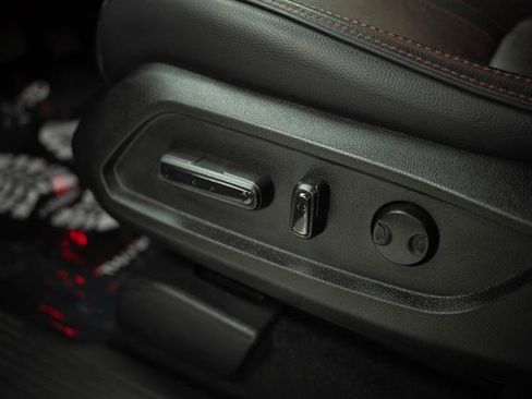 Used 2025 Honda Pilot Black Edition image 12