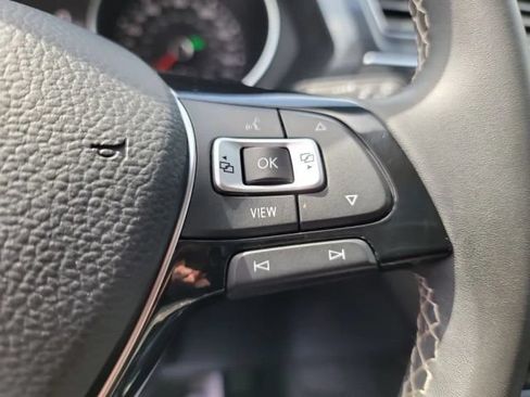 Used 2021 Volkswagen Tiguan SE w/ Panoramic Sunroof Package AWD/4WD image 26