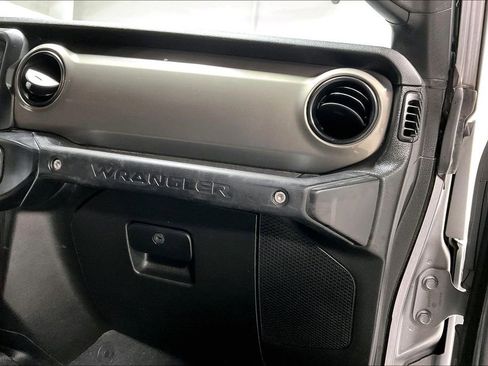 Used 2018 Jeep Wrangler Unlimited Sport image 19