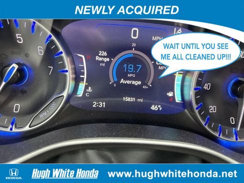 Used 2024 Chrysler Pacifica Touring-L image 3