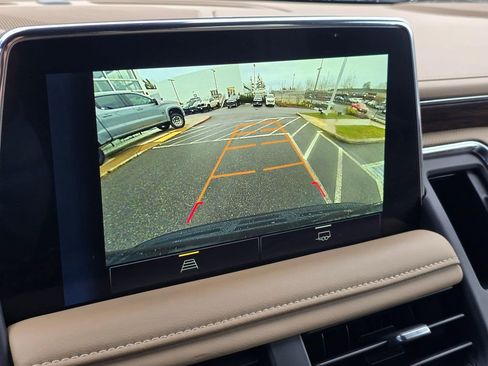 Used 2024 Chevrolet Suburban Premier image 32