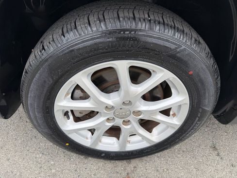 Used 2018 Jeep Cherokee Latitude image 12