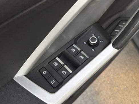 Used 2024 Audi Q3 2.0T Premium AWD/4WD image 28