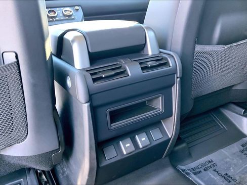 Used 2024 Land Rover Defender 110 S image 35