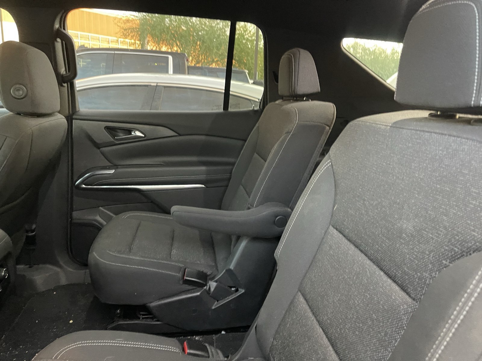 Used 2025 Chevrolet Traverse LT FWD image 9