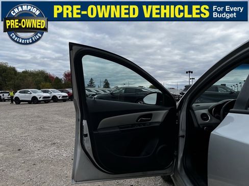 Used 2014 Chevrolet Cruze LS image 17
