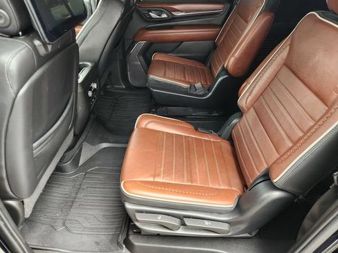 Used 2023 GMC Yukon XL Denali Ultimate AWD/4WD image 28