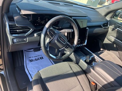 Used 2025 GMC Acadia Elevation image 17