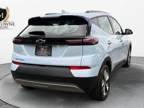 Used 2023 Chevrolet Bolt EUV LT w/ Convenience Package FWD image 5