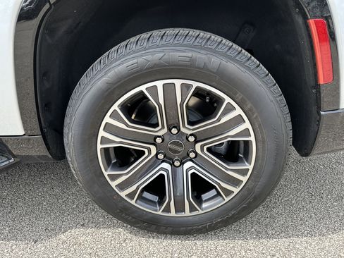 New 2025 Jeep Wagoneer 4WD w/ Premium Group I image 24