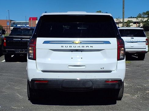 Used 2024 Chevrolet Suburban LT image 6