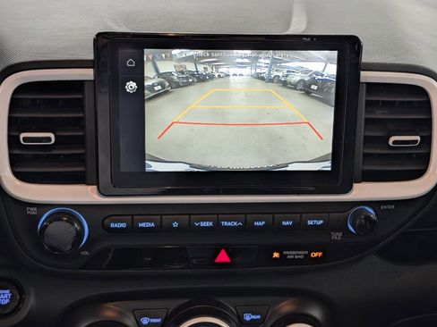 Used 2022 Hyundai Venue Limited image 22