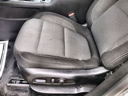 Used 2023 Chevrolet Traverse LT image 12