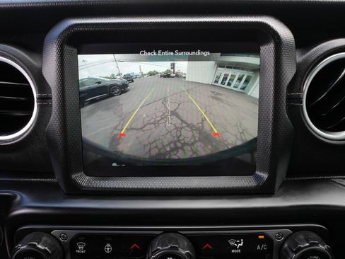 Used 2021 Jeep Wrangler Unlimited Sahara w/ Cold Weather Group AWD/4WD image 26