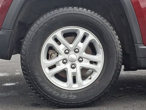 Used 2023 Jeep Grand Cherokee Laredo w/ Luxury Tech Group I image 8