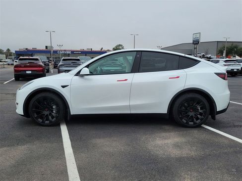 Used 2021 Tesla Model Y Long Range image 11