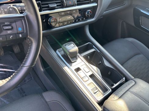 Used 2025 Nissan Pathfinder SV image 43