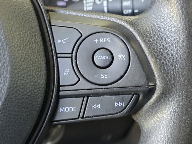 Used 2022 Toyota RAV4 XLE w/ Convenience Package FWD image 25