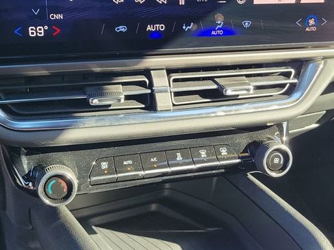 Certified 2025 Chevrolet Equinox EV LT image 30