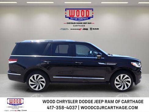 Used 2024 Lincoln Navigator Reserve AWD/4WD image 2